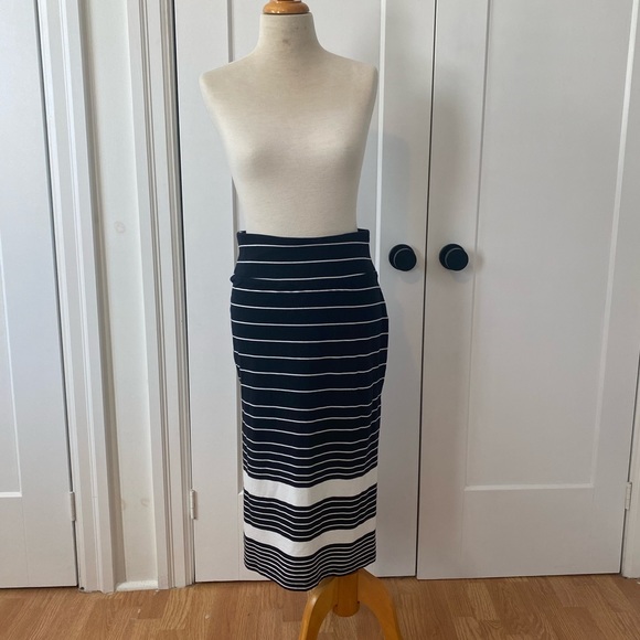 MIDI Striped skirt - Picture 2 of 9